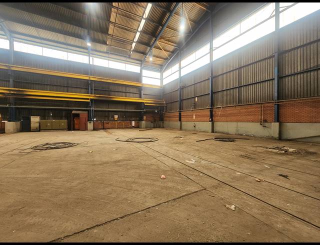 3,240M² WAREHOUSE TO LET IN ROODEKOP